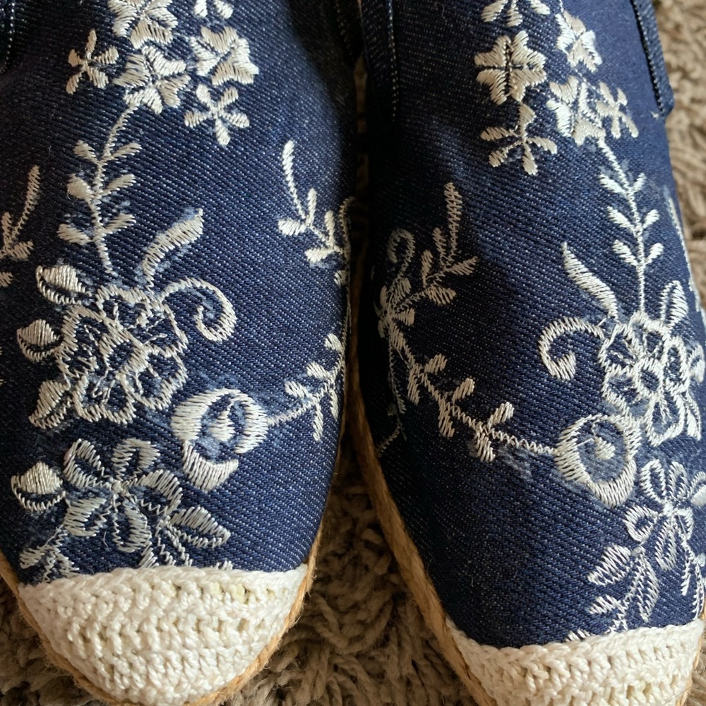Tesoros Abaca Slippers - Picture 8 of 10